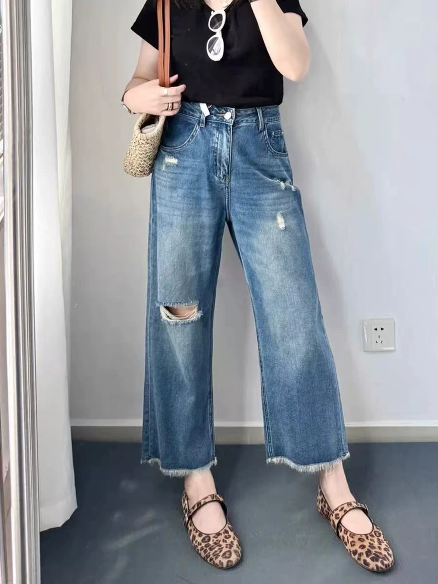 Quần jeans ống đứng rách cho nữ, kiểu dáng mỏng mùa hè 2025, size lớn, cạp cao, tôn dáng, nhỏ nhắn, quần ống rộng, kiểu cropped.