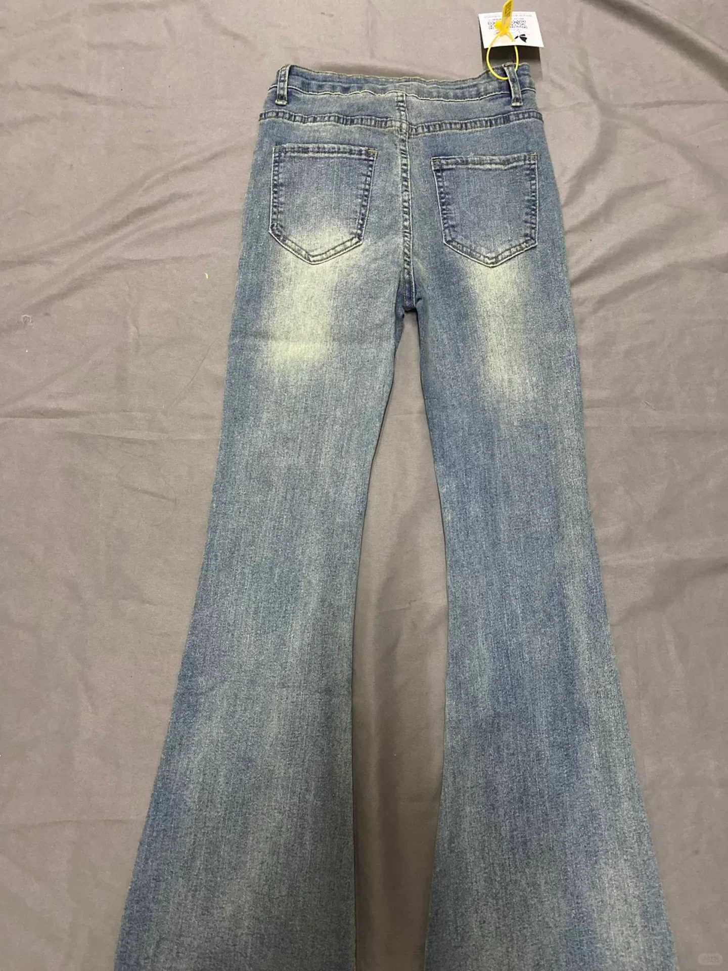 Quần jean ống loe viền xù cổ điển dành cho nữ, cỡ lớn mùa thu, cạp cao, co giãn, che hông, tôn dáng, quần ống chuông.