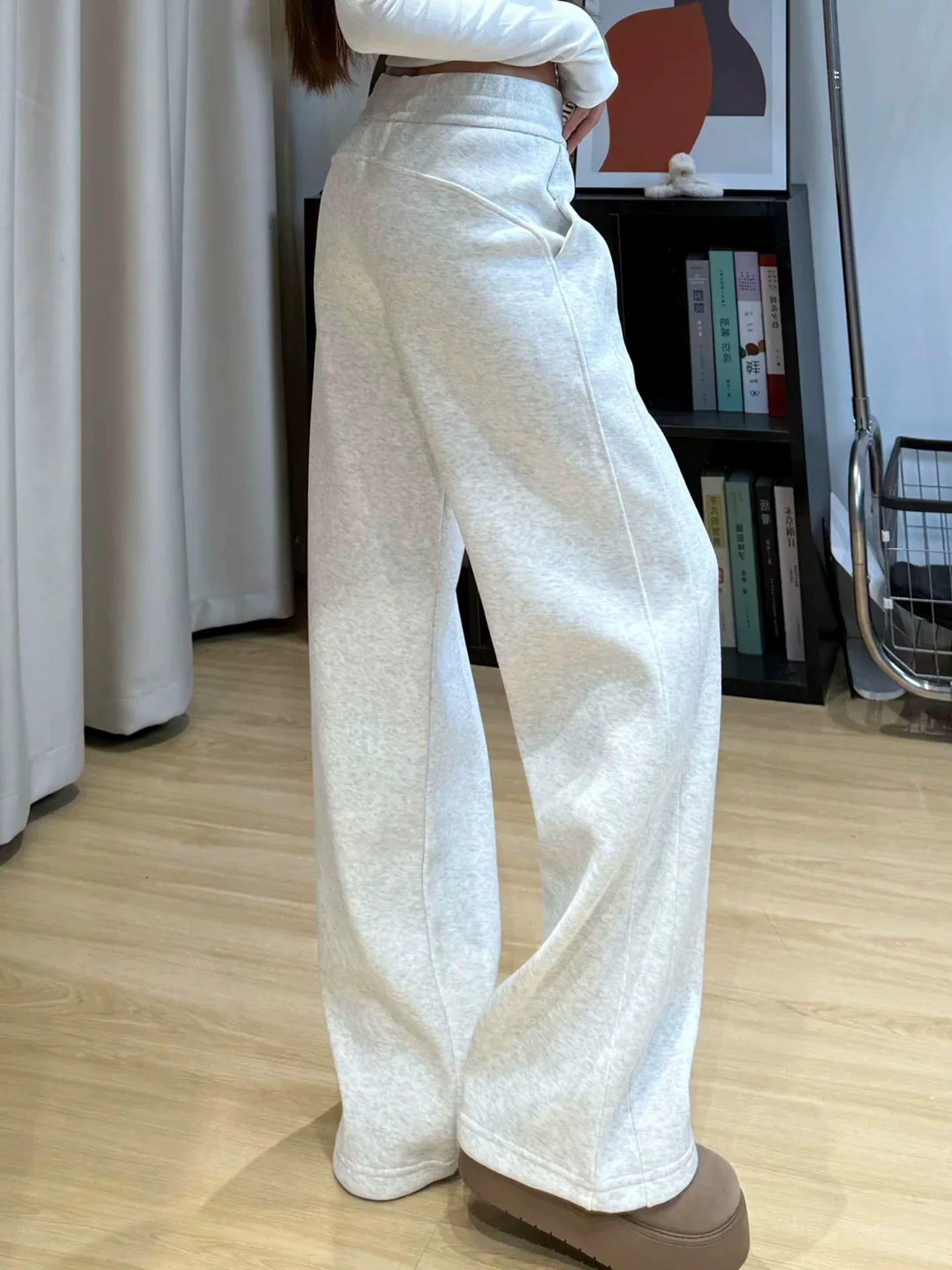 Quần thể thao nữ mặc nhà mùa thu đông 2025, size lớn, chất liệu nỉ dày, cạp cao, dáng suông rộng, tôn dáng