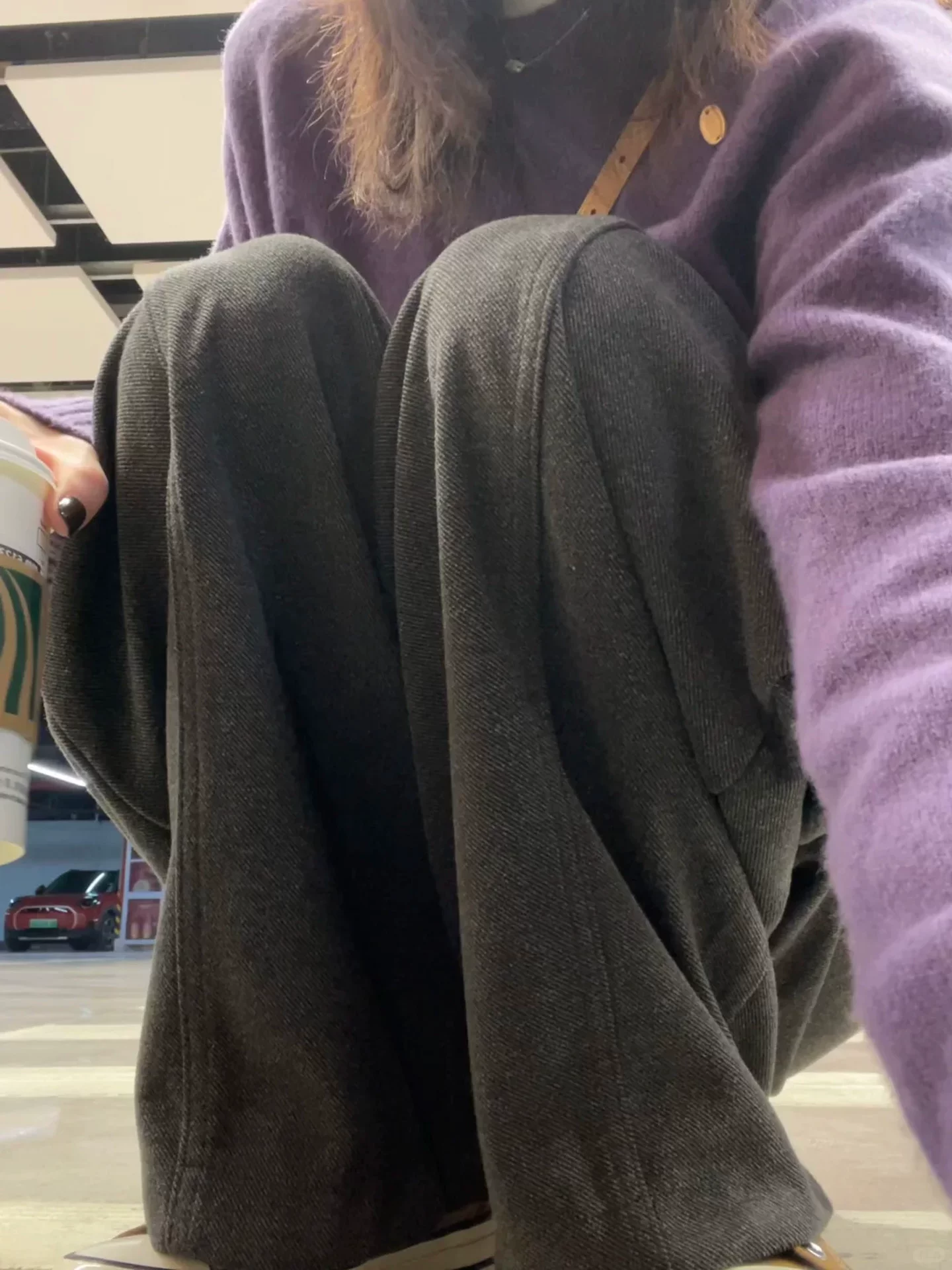 Quần len dày lót lông màu xám dành cho nữ, mùa thu đông, cỡ lớn, phong cách lười biếng, lưng cao, dáng rộng, quần ống rộng giúp thon gọn.