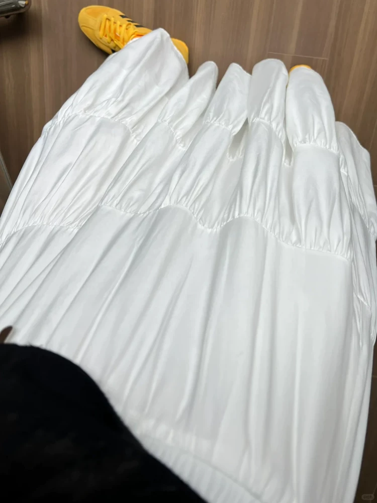 Váy trắng nửa thân cho nữ, hè 2025, size lớn, cạp cao, dáng chữ A xếp tầng, dài ngang đùi, kiểu xòe bồng bềnh.