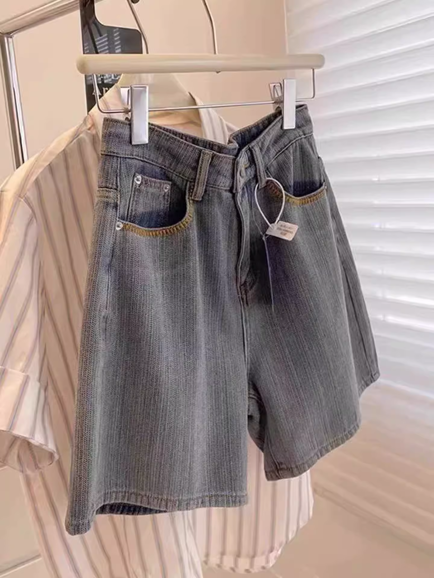 Quần short denim cổ điển dành cho nữ, kiểu dáng mỏng mùa hè, cỡ nhỏ và cỡ lớn, lưng cao, dáng rộng, dáng suông, quần short ống rộng dài đến đầu gối.