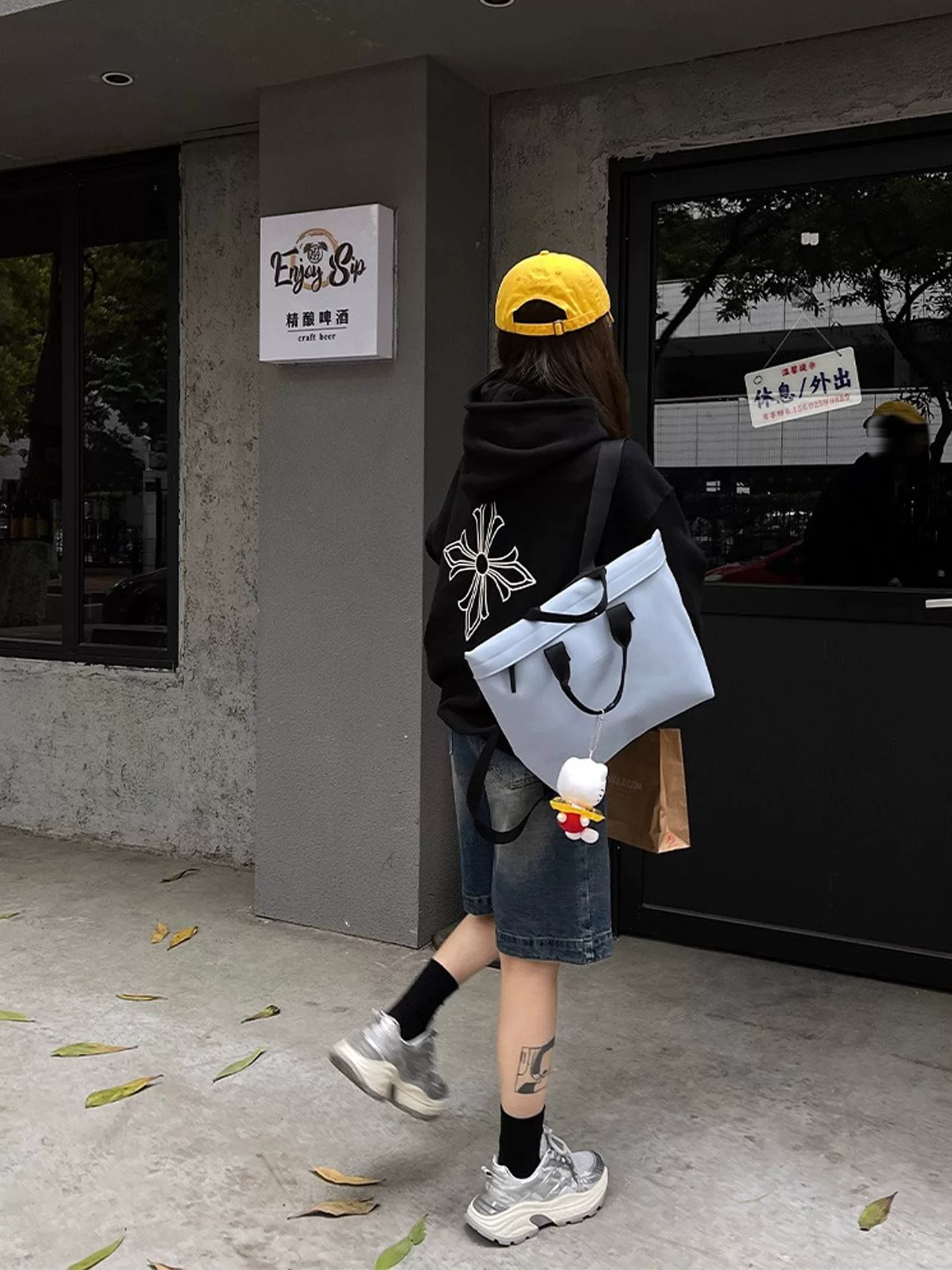 Quần short denim cổ điển dành cho nữ, mùa hè, cỡ lớn, lưng cao, dáng rộng, che hông, giảm béo, dáng quả lê, quần short ống rộng dài đến đầu gối.