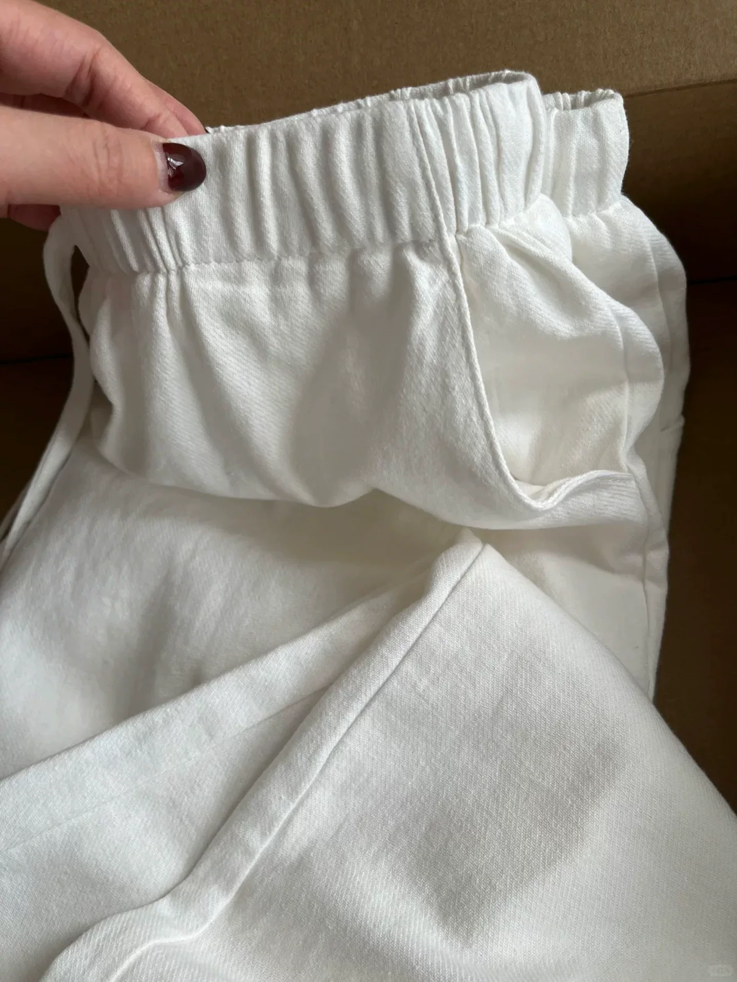 Quần ống rộng vải lanh trắng dành cho nữ, kiểu dáng mỏng mùa hè, cỡ lớn, cạp cao, che hông, giảm béo, quần ống đứng bằng vải lụa băng, kiểu dáng đơn giản.