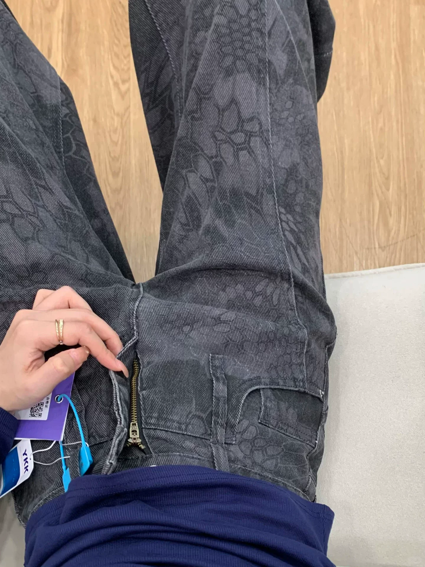 Quần jean ống rộng in họa tiết đen và xám dành cho nữ, mùa thu đông, lót lông cừu, cỡ lớn, cạp cao, dáng suôn, quần ống thẳng dáng rộng.