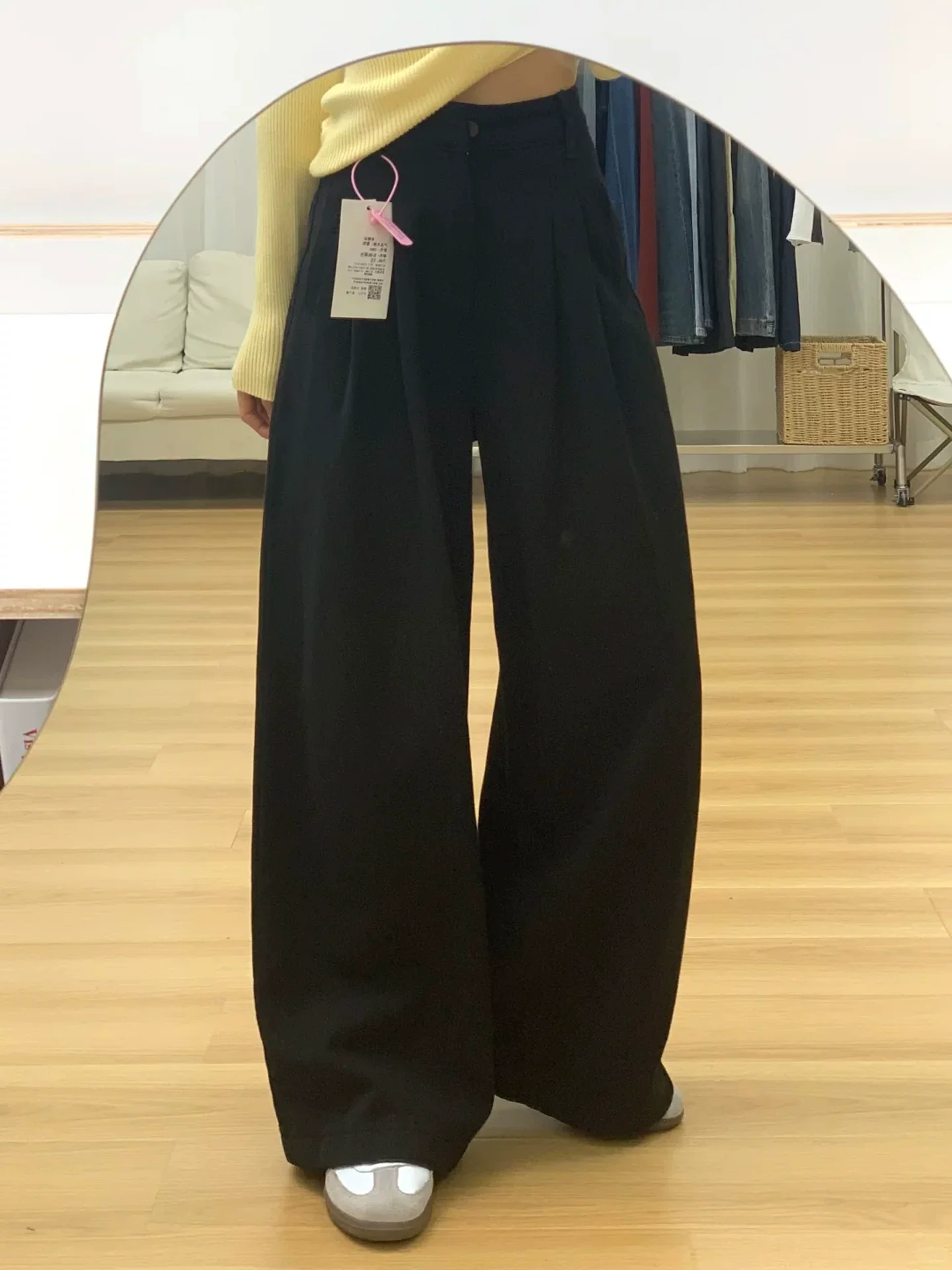 Quần jean đen cạp cao ống rộng dành cho nữ, kiểu dáng mùa thu mới, cỡ lớn, dáng rộng, xếp nếp, che hông, giảm béo, quần dài chạm sàn.