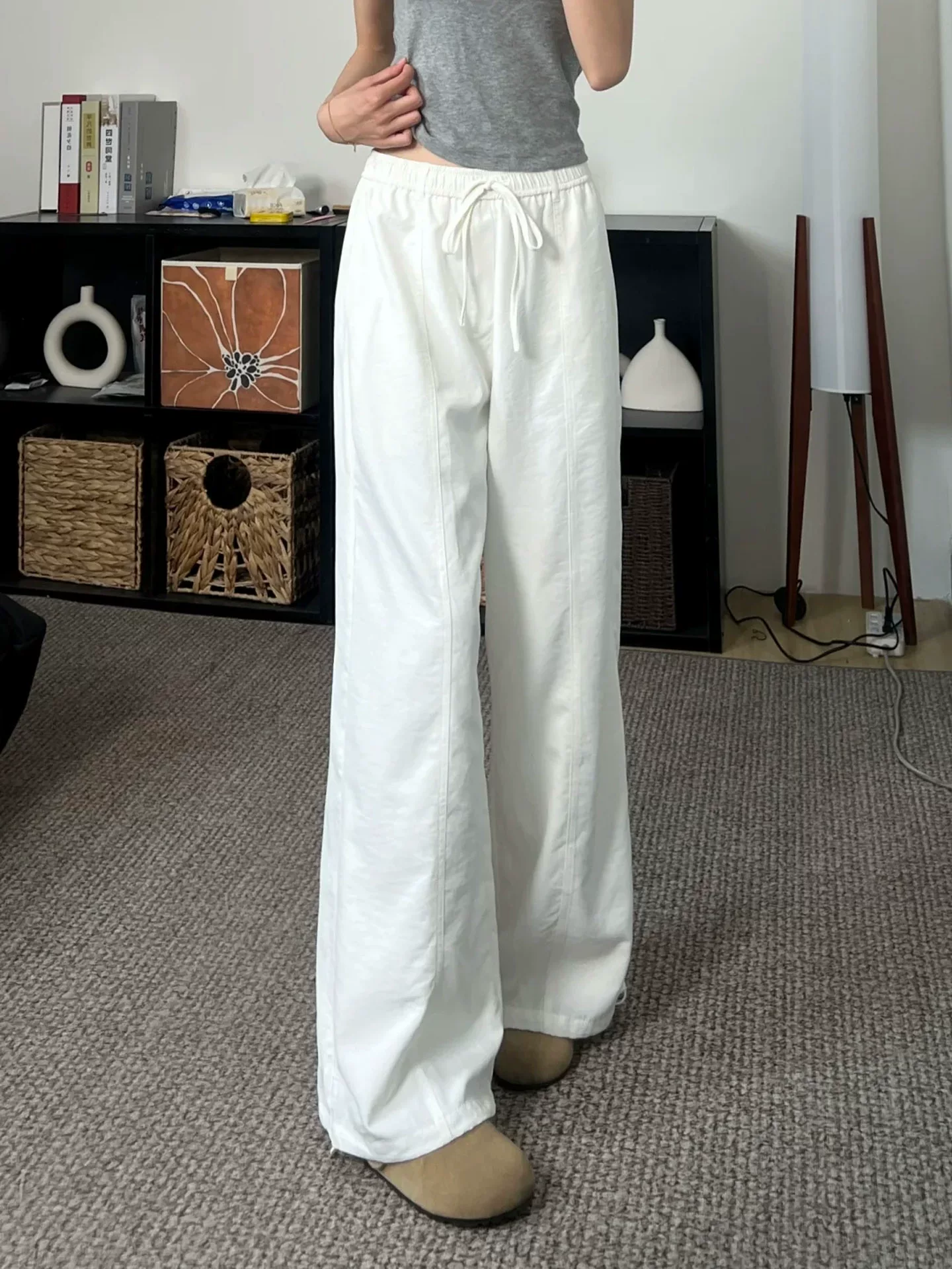Quần ống rộng vải lụa trắng dành cho nữ, kiểu dáng mỏng mùa hè 2025, size lớn, cạp cao, dáng thẳng, chất liệu mềm mại, quần nhanh khô.