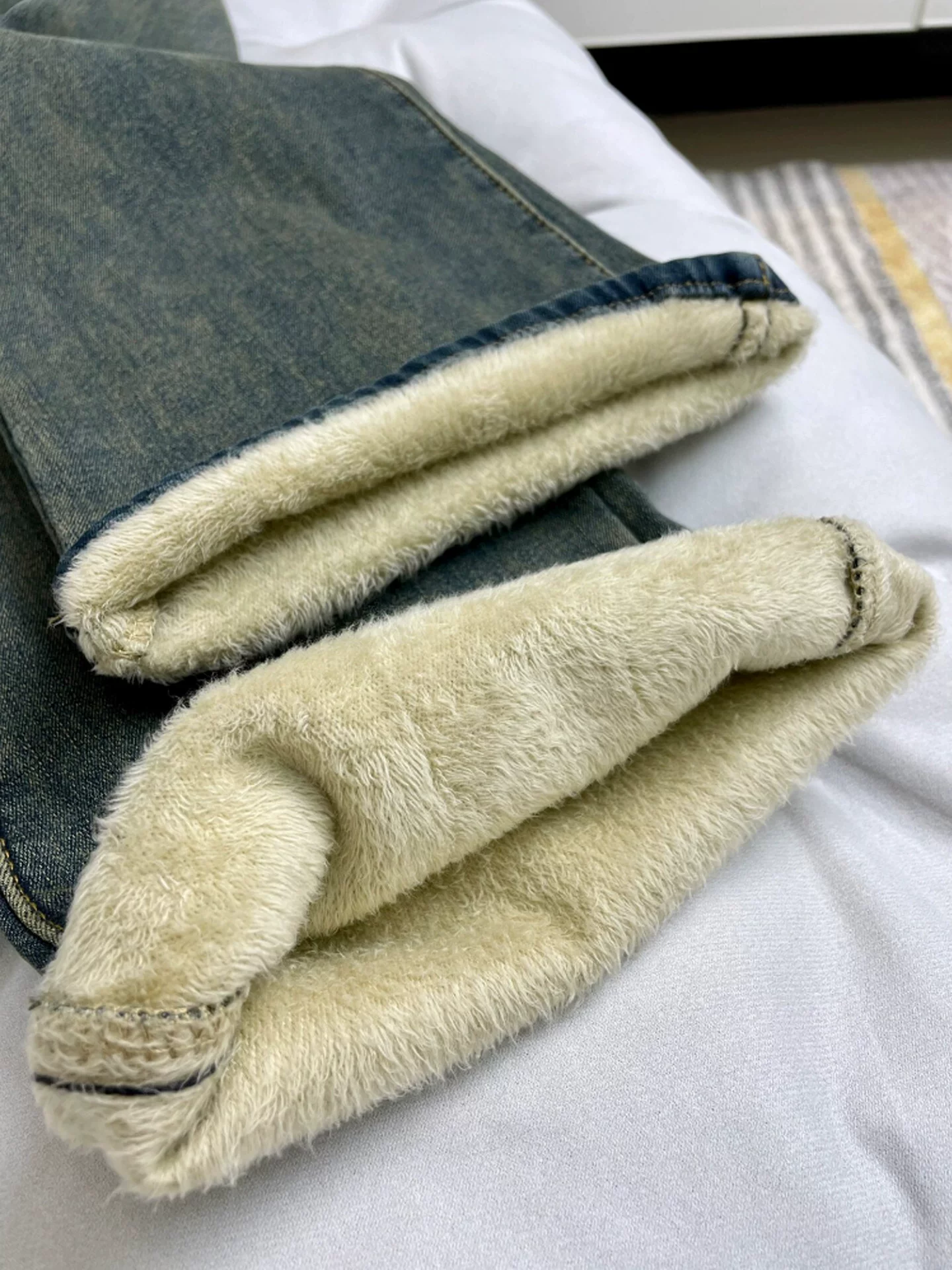 Quần jean ống loe thẳng, dày dặn, lót lông cừu màu xanh cổ điển dành cho nữ, size lớn mùa đông, cạp cao, che hông, chất liệu co giãn.