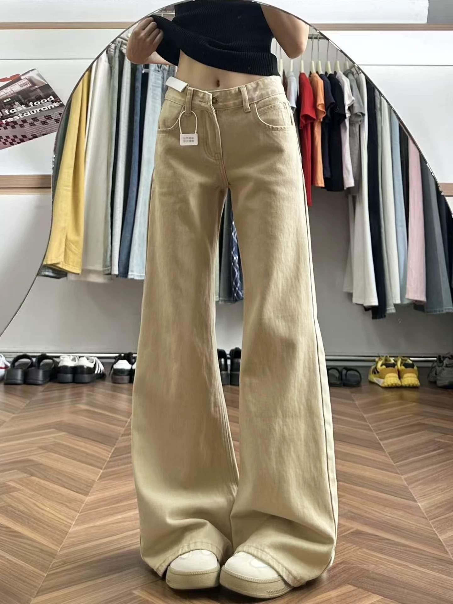 Quần jean ống loe cạp cao màu kaki dành cho nữ, kiểu dáng mùa thu mới, cỡ lớn, rộng rãi và mềm mại, quần ống chuông tôn dáng.