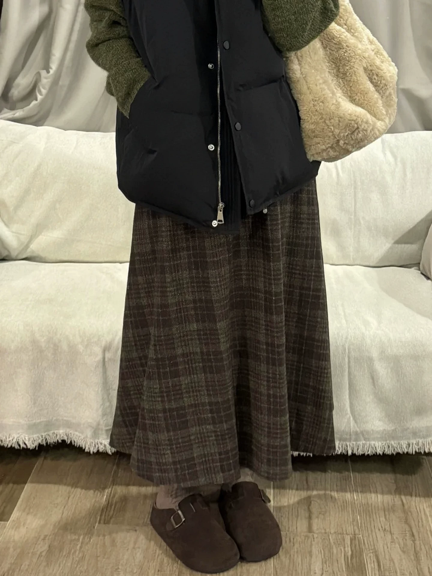 Váy kẻ caro retro Maillard dành cho nữ mùa thu đông, size lớn, eo cao, dáng rộng và xòe, váy dài dáng chữ A