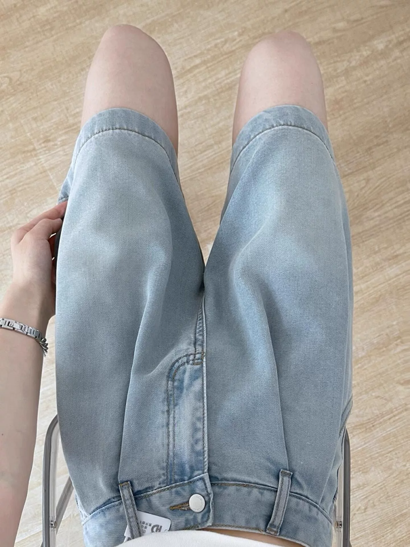 Quần short denim thẳng ống rộng Tencel dành cho nữ, mùa hè 2025, size lớn, cạp cao, che hông, tôn dáng, chất liệu lụa đá, dài đến đầu gối.