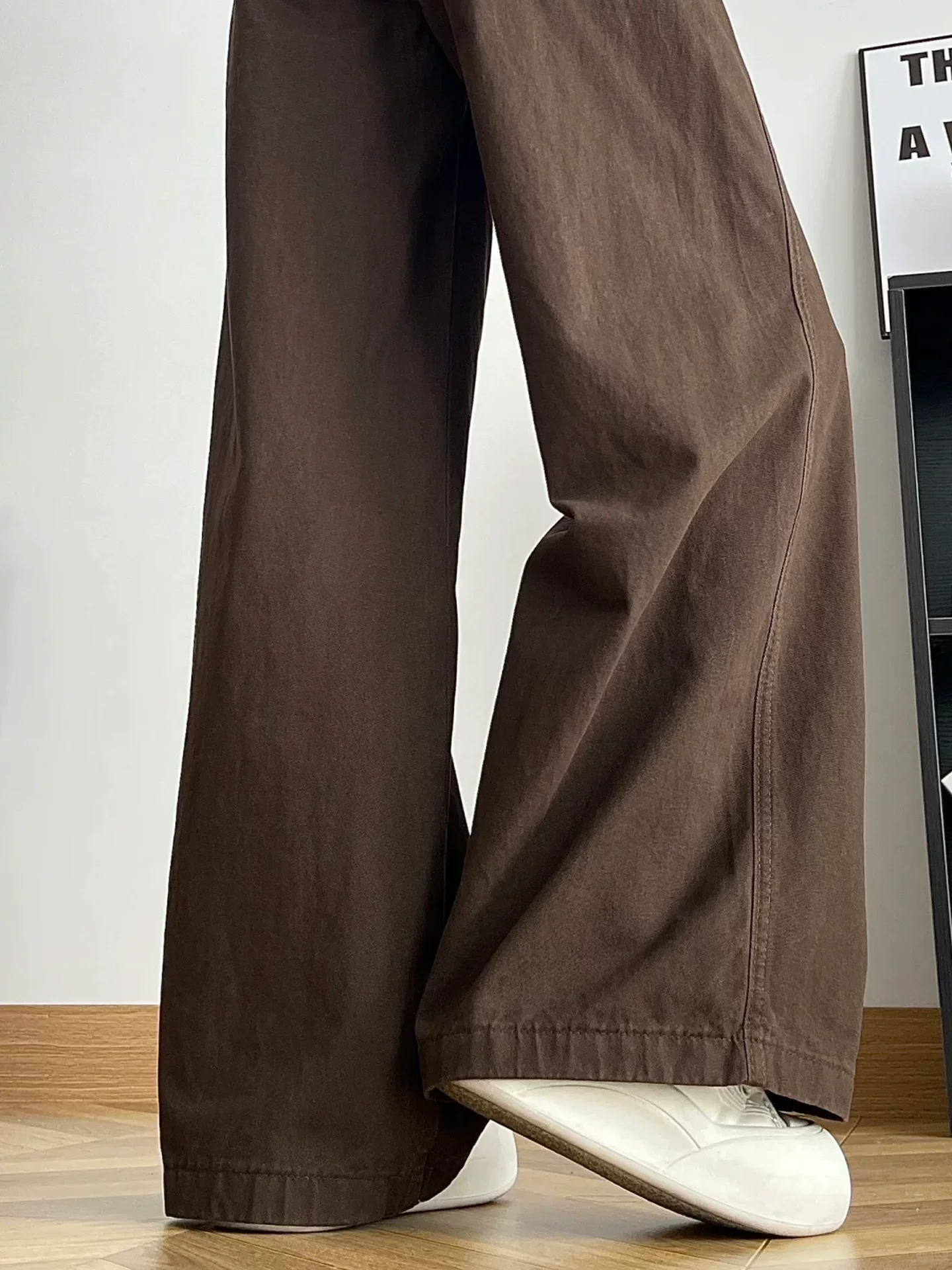 Quần jeans ống rộng lưng cao màu cà phê Melard dành cho nữ, thu đông 2025, size lớn, quần ống đứng dáng suôn tôn dáng với hiệu ứng xếp ly.