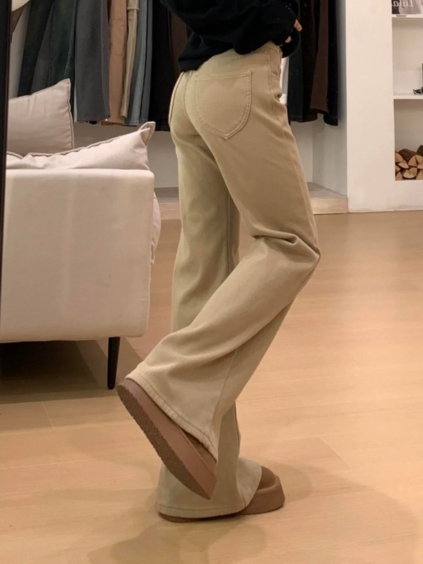 Quần jean kaki ống loe lót lông cừu dày dặn dành cho nữ, mùa đông 2025, size lớn, cạp cao, dáng suôn, che hông, quần ống chuông tôn dáng.