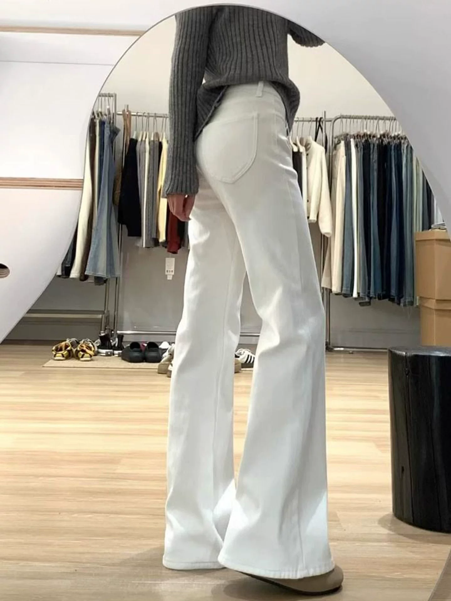 Quần jean ống đứng màu trắng dành cho nữ, phong cách đầu thu, cỡ lớn, lưng cao, co giãn, che hông, giảm béo, quần ống loe.