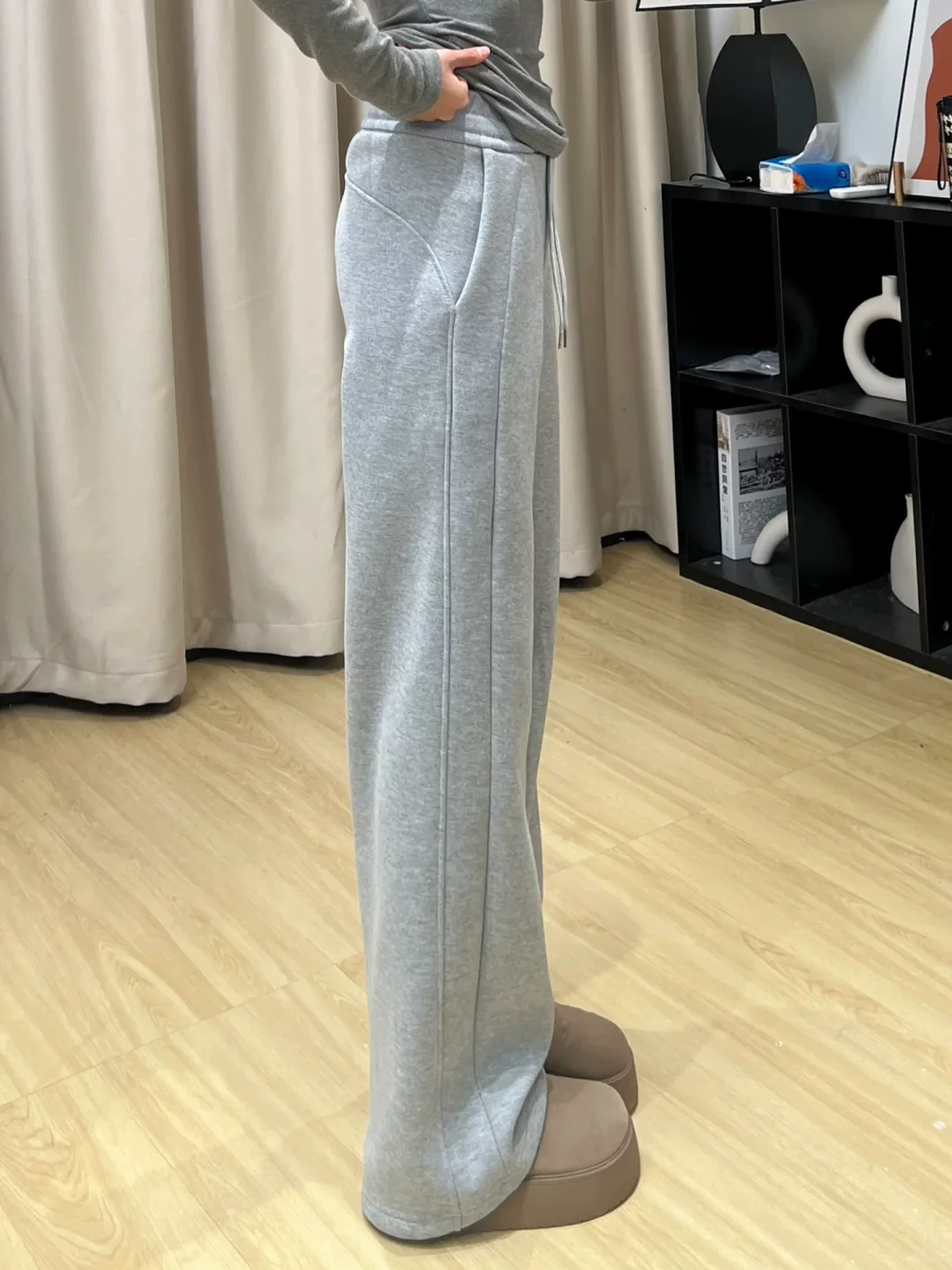Quần thể thao màu xám dành cho nữ, mùa thu, cỡ lớn, lưng cao, dáng rộng, che hông, giảm béo, dáng quả lê, quần thể thao ống rộng