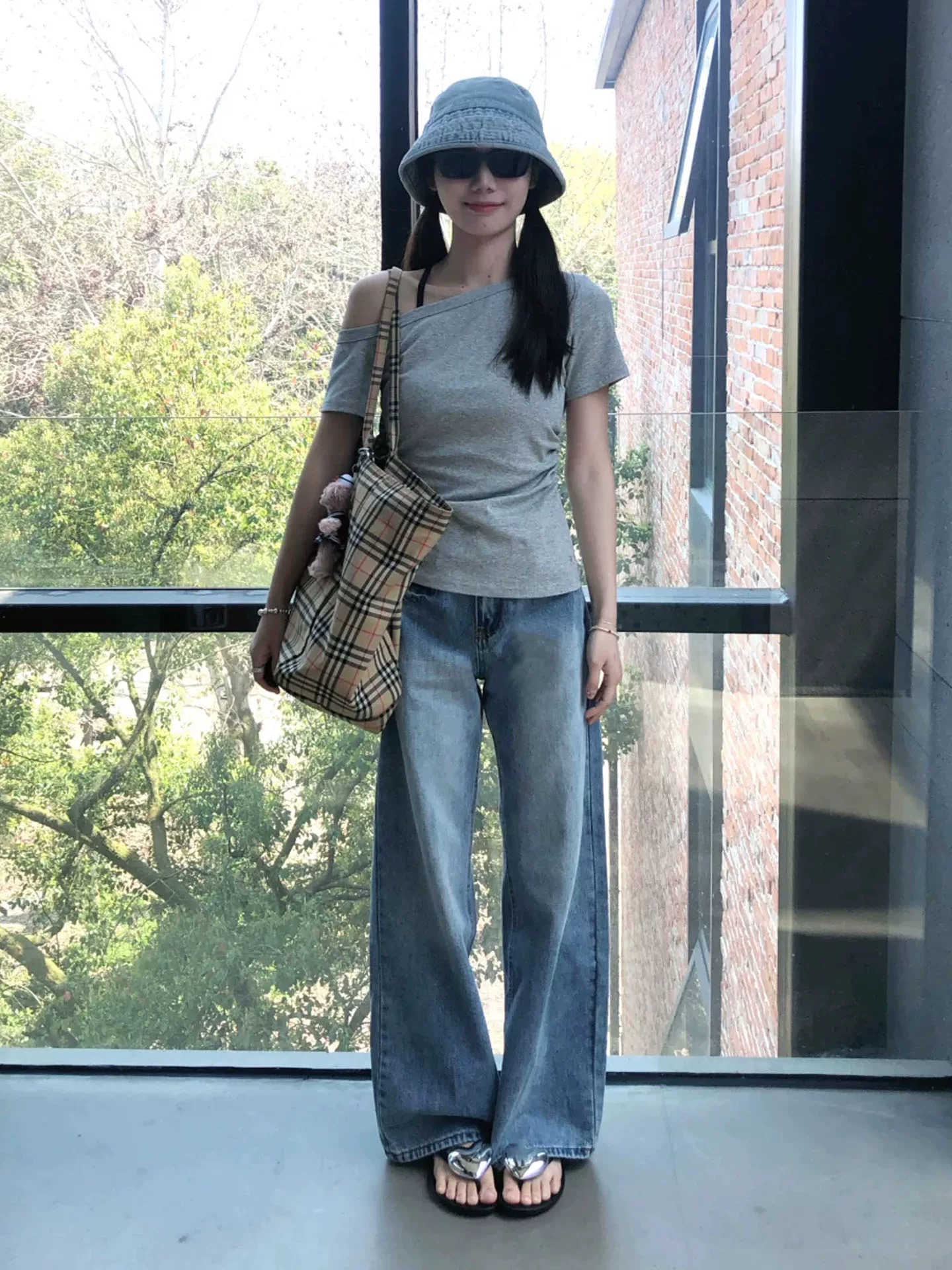 Quần jean ống đứng màu sáng dành cho nữ, kiểu mới thu đông 2025, size lớn, cạp cao, dáng rộng, tôn dáng, quần ống rộng nhỏ nhắn.