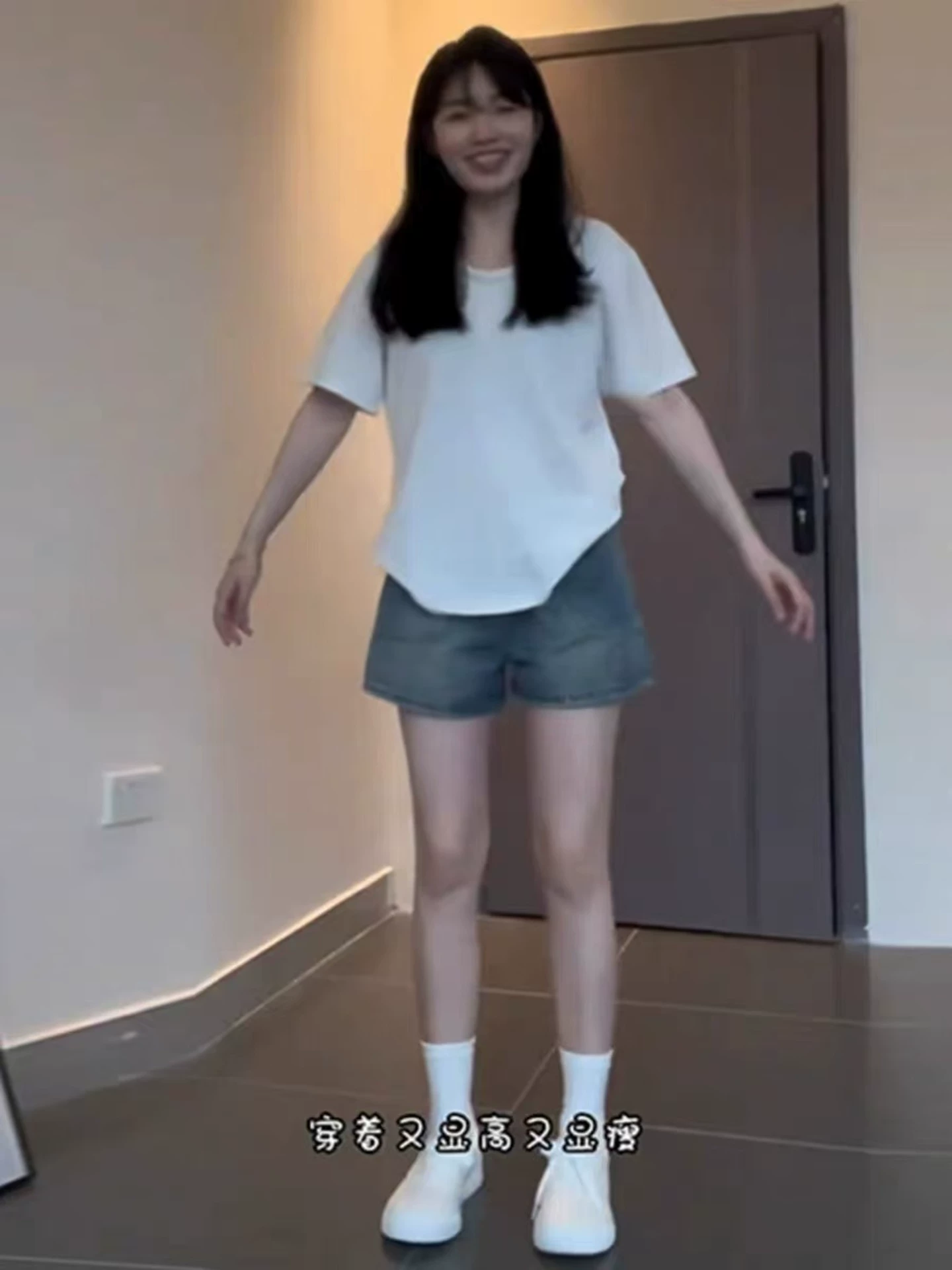 Quần short denim cạp cao màu xanh cổ điển dành cho nữ, size lớn mùa hè, tôn dáng cho người nhỏ nhắn, quần ống rộng chữ A che hông.