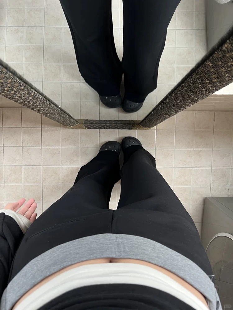 Quần thể thao nữ ống rộng, phối màu đen, kiểu dáng xuông, chất liệu thun, size lớn, lưng cao, rộng rãi, tôn dáng, mùa xuân 2025