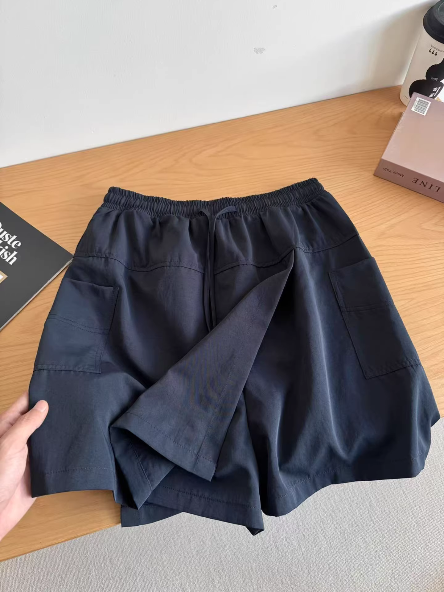 Váy quần công sở màu xanh hải quân dành cho nữ, kiểu dáng mỏng mùa hè 2025, size lớn, cạp cao, che hông, dáng chữ A, ngắn năm phần, tôn dáng.