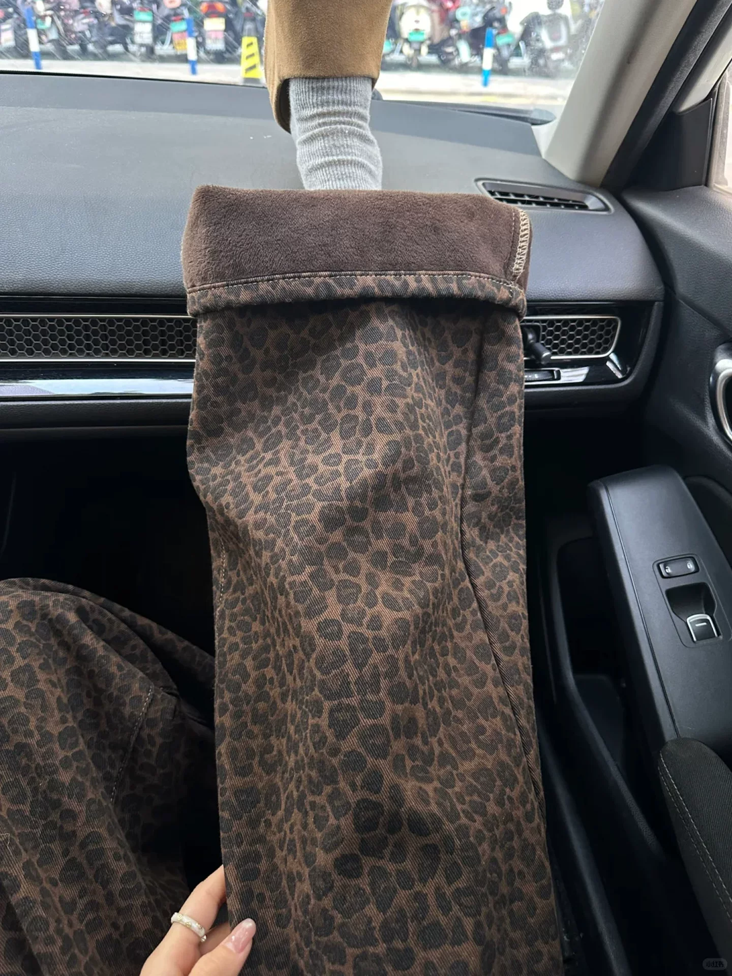 Quần jean ống rộng họa tiết da báo cổ điển dành cho nữ, mùa thu đông, lót lông cừu, dày, cỡ lớn, lưng cao, dáng rộng, suôn, quần ống thẳng.