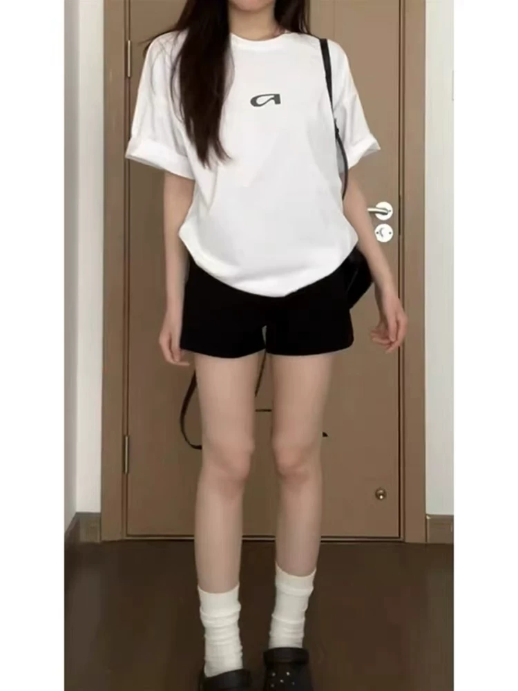 Quần short thể thao màu xám dành cho nữ mùa hè 2025, size lớn, cạp cao, tôn dáng, dành cho người có thân hình quả lê, ôm sát hông, kiểu hot girl.