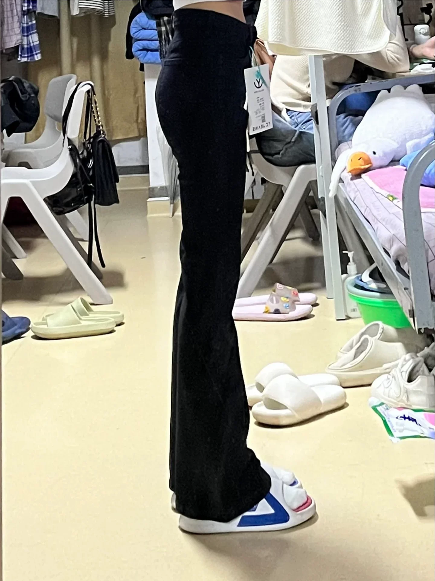 Quần jean ống loe lưng cao dành cho nữ, mùa thu, cỡ lớn, che hông, co giãn, tôn dáng, mềm mại, phù hợp với dáng người quả lê, quần ống chuông