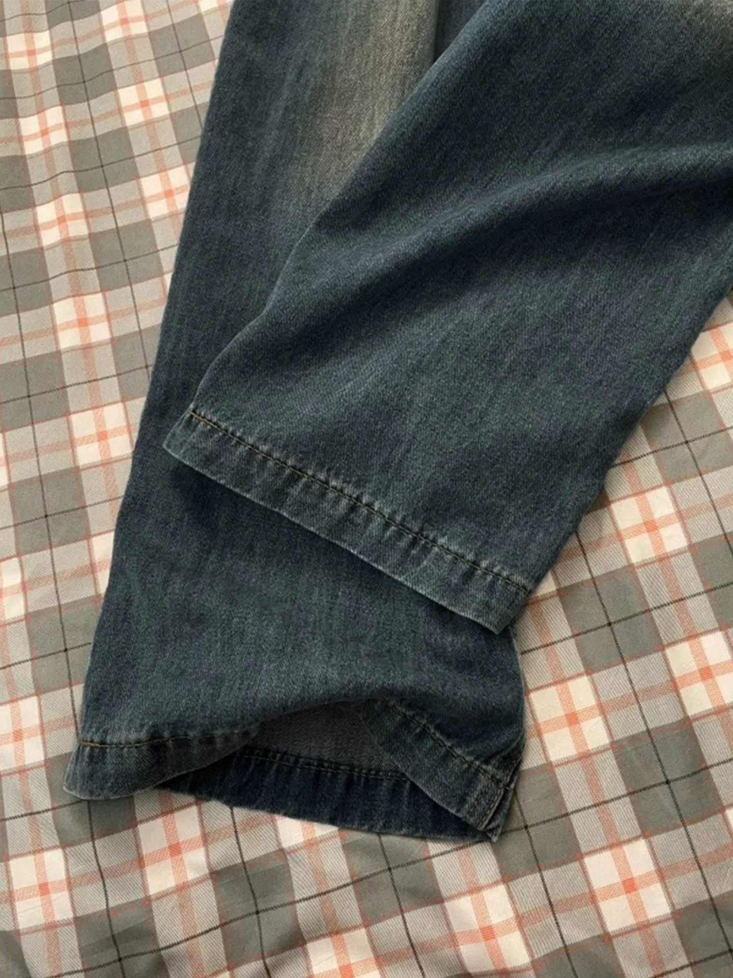 Quần jean ống rộng màu xanh đất nâu cổ điển dày dặn lót lông cừu dành cho nữ, mùa thu đông, cỡ lớn, cạp cao, dáng rộng, quần ống thẳng giúp thon gọn.