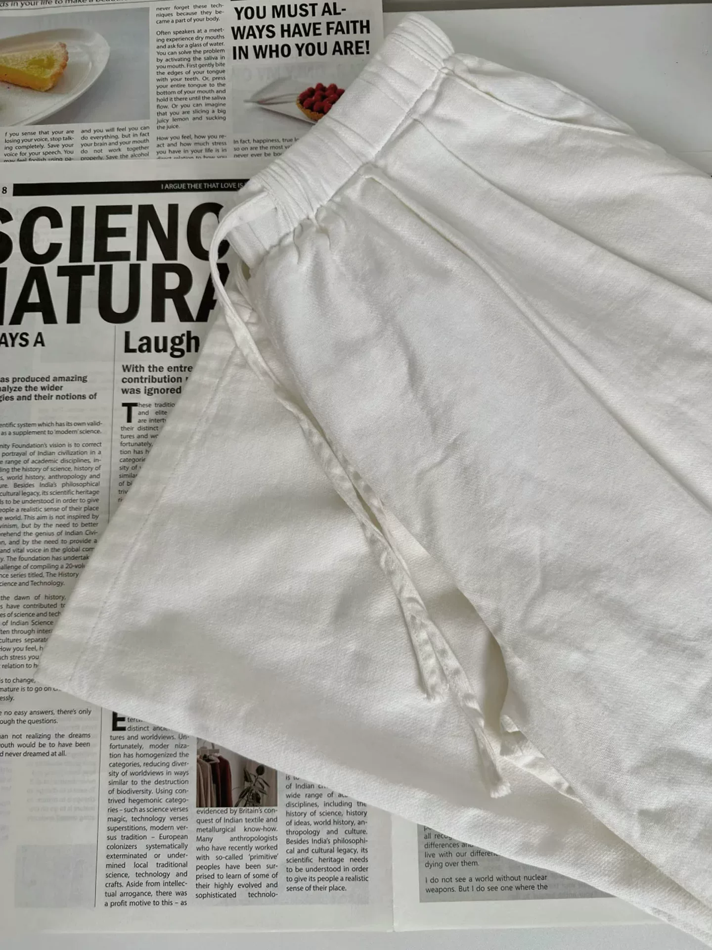 Quần vải lanh cotton trắng dành cho nữ, kiểu dáng mỏng mùa hè 2025, size lớn, cạp cao, chất liệu mềm mại, tôn dáng, quần ống rộng chất liệu lanh lụa mát.