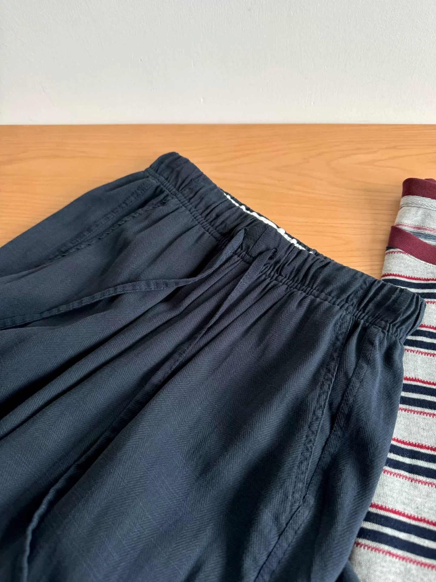 Quần vải lanh Tencel màu xanh hải quân dành cho nữ, kiểu dáng mỏng mùa hè, cỡ lớn, lưng cao, dáng rộng, quần ống rộng bằng vải lụa băng giúp thon gọn.