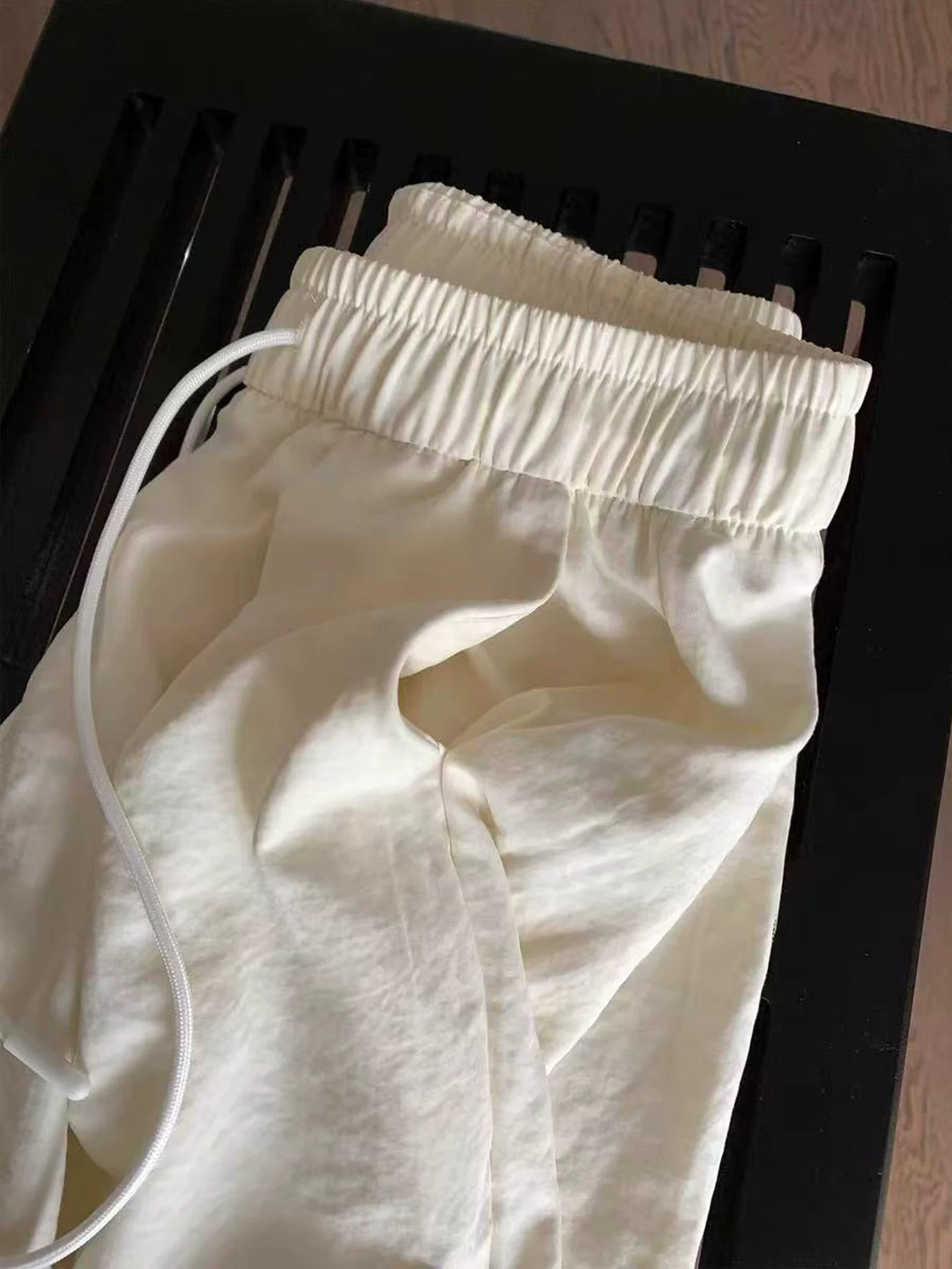 Quần Yamamoto bằng lụa sữa trắng dành cho nữ, kiểu dáng mỏng mùa hè, cỡ lớn, lưng cao, mềm mại, thon gọn, quần ống rộng thông thường bằng lụa băng.