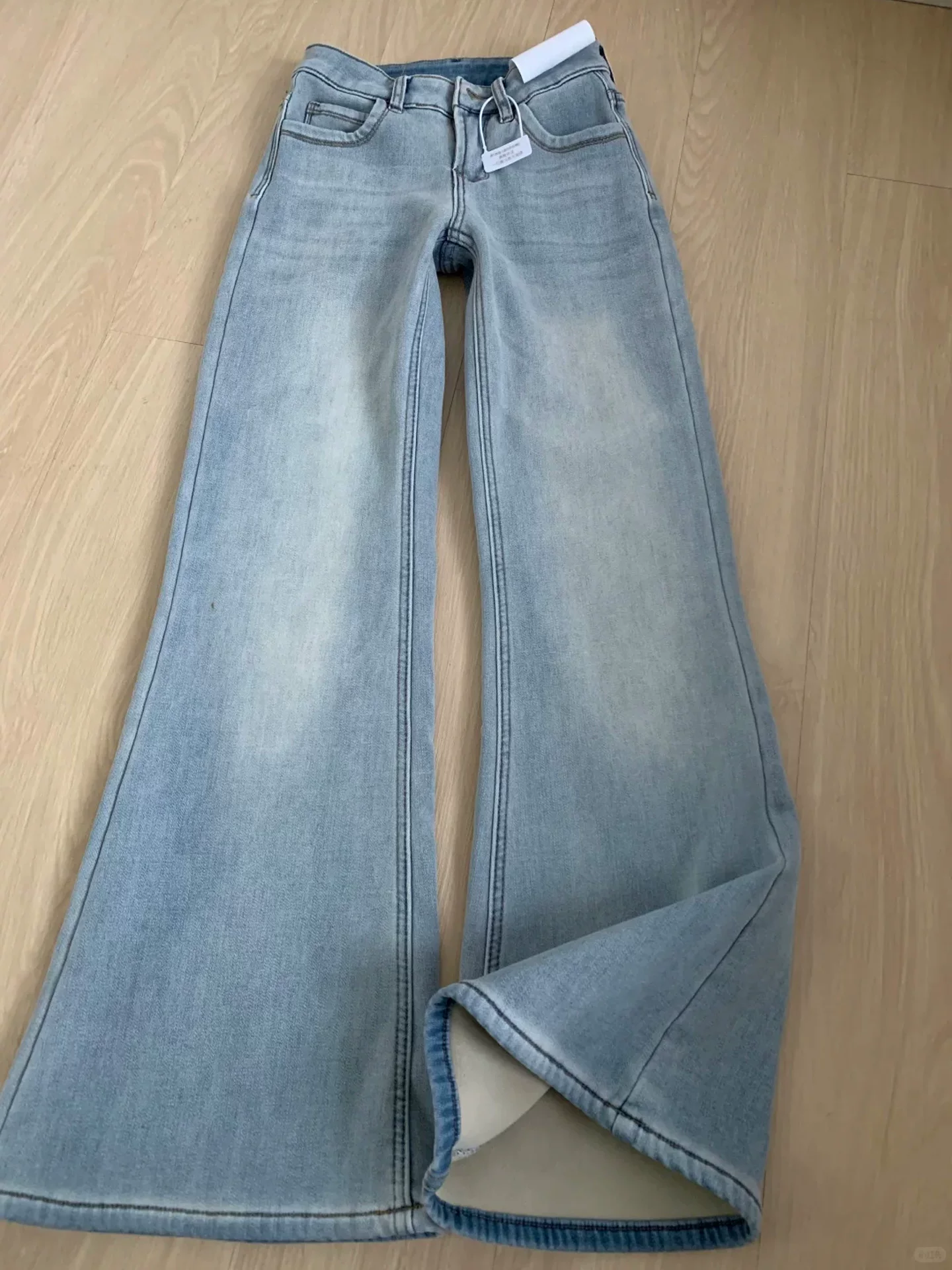 Quần jean ống loe dày lót lông cừu màu xanh nhạt dành cho nữ, mùa thu đông, cỡ lớn, lưng cao, co giãn, che hông, quần ống loe.