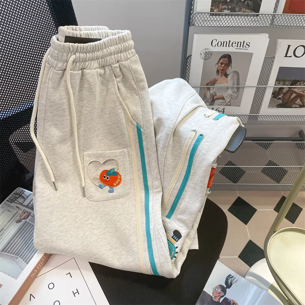 Quần ống rộng thêu hoạt hình cổ điển kiểu Mỹ dành cho nữ, mùa xuân và mùa thu, màu xám, nhỏ nhắn, quần thể thao có dây rút thông thường