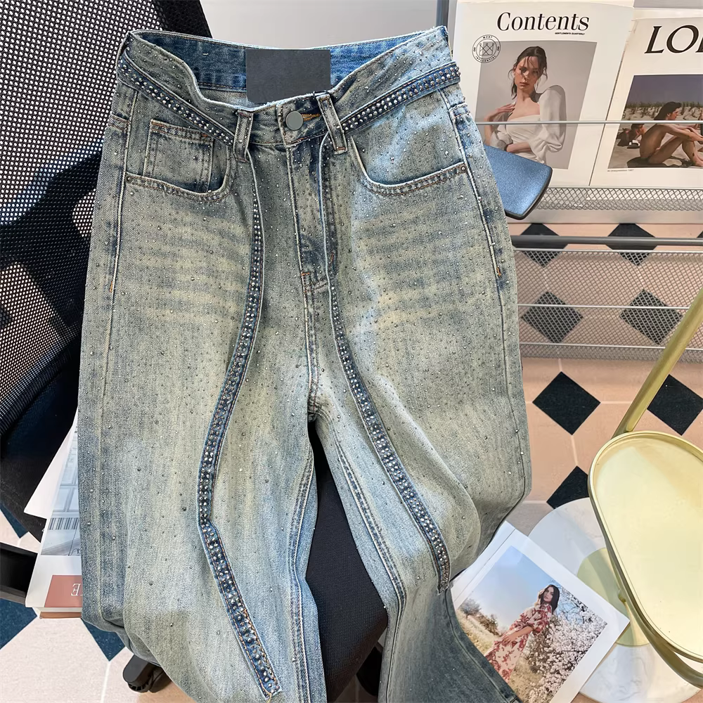 Quần jean nữ cạp cao, thiết kế đính đá lấp lánh, kiểu dáng rộng rãi, phong cách retro Hong Kong, thời thượng mùa hè.
