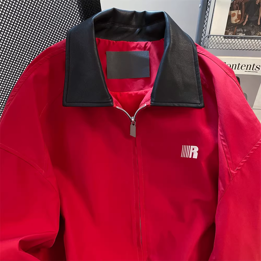 Áo khoác nữ kiểu Mỹ, phối màu đỏ, họa tiết ca rô, cổ trụ, phong cách retro, mùa thu đông, kiểu dáng công sở giản dị.