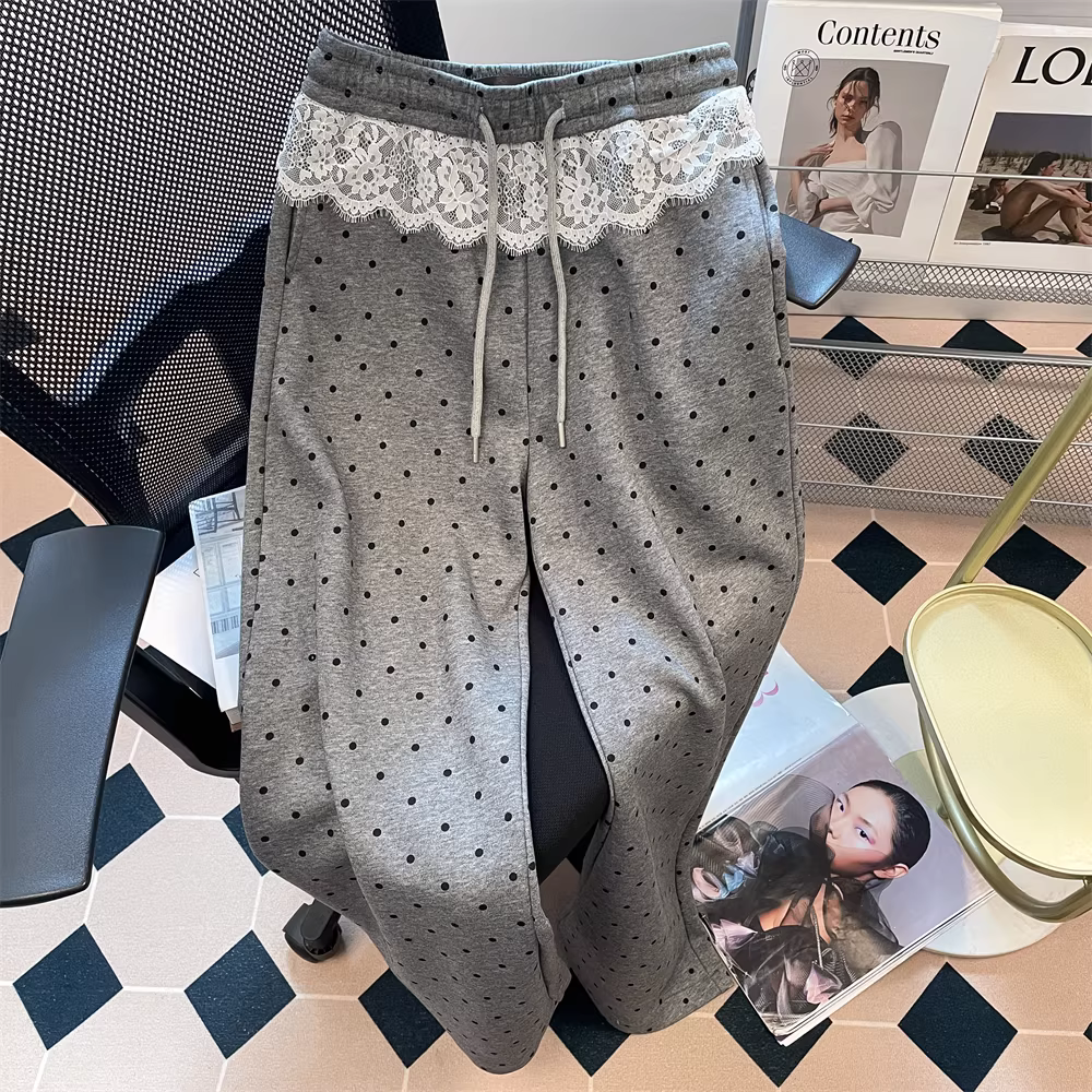Quần ống rộng chấm bi phối ren phong cách Hàn Quốc dành cho nữ, với thiết kế độc đáo, quần ống đứng thoải mái và giản dị.