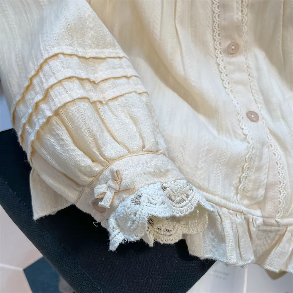 Áo sơ mi cổ búp bê viền ren kiểu cityboy Nhật Bản dành cho nữ, áo sơ mi dài tay mặc trong kiểu dáng nhỏ nhắn phong cách Hồng Kông mùa xuân