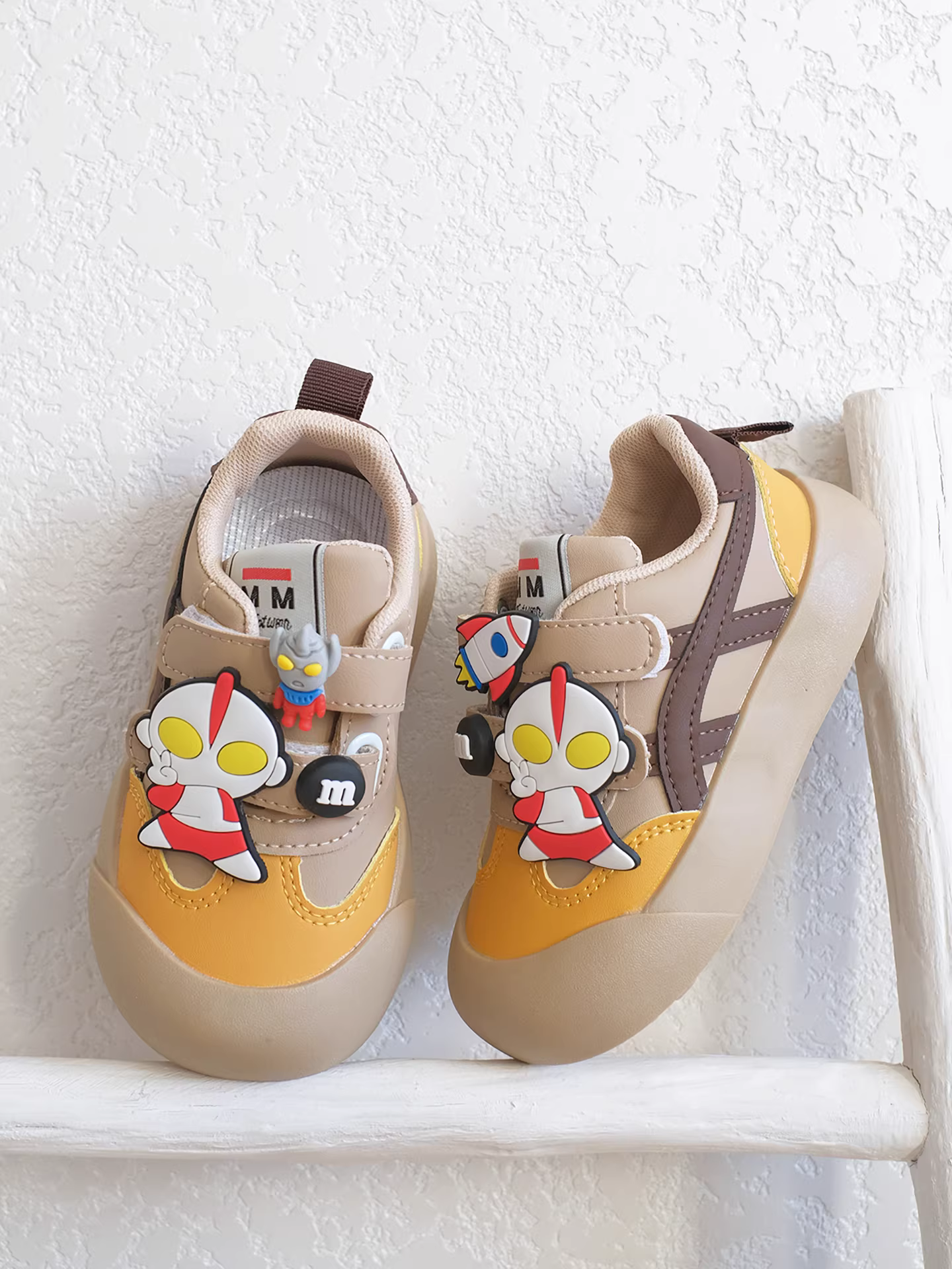 Giày thể thao đa năng, êm ái, lót lông cừu cho trẻ em, mùa thu đông 2025, giày trẻ tập đi, giày nam, kiểu dán, đế mềm, phong cách thường ngày