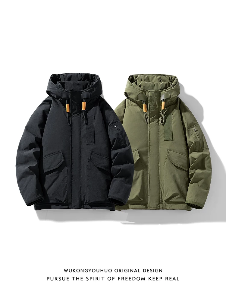 Wukong có sẵn áo khoác phao có mũ trùm đầu, túi lớn ba chiều, kiểu dáng mùa đông dành cho nam và nữ, kiểu dáng cổ điển, rộng rãi, ấm áp, chất liệu 90% lông vũ.