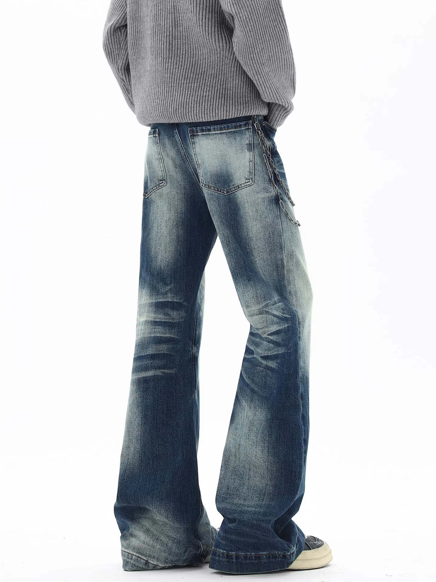 Ngộ Không có sẵn quần jean nam ống thẳng kiểu Mỹ, phong cách đã qua xử lý làm cũ, dáng rộng cổ điển, vừa vặn, đa năng.