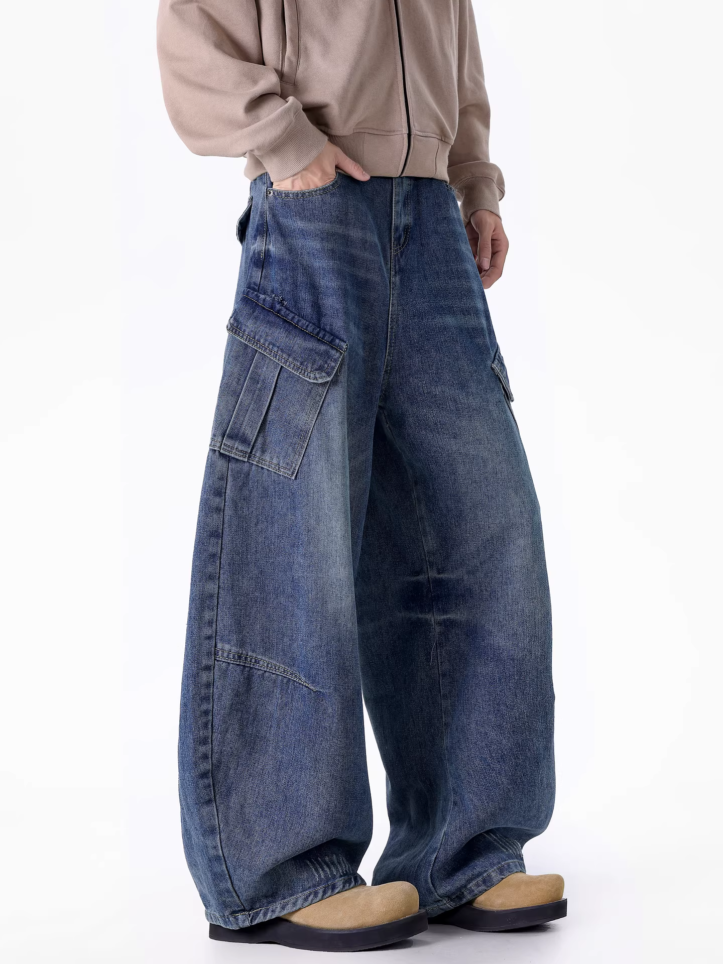 Wukong có sẵn quần jean denim nam kiểu Mỹ cổ điển, túi lớn, chất liệu washed, dáng rộng, thời trang, đa năng, kiểu dáng quần ống rộng.