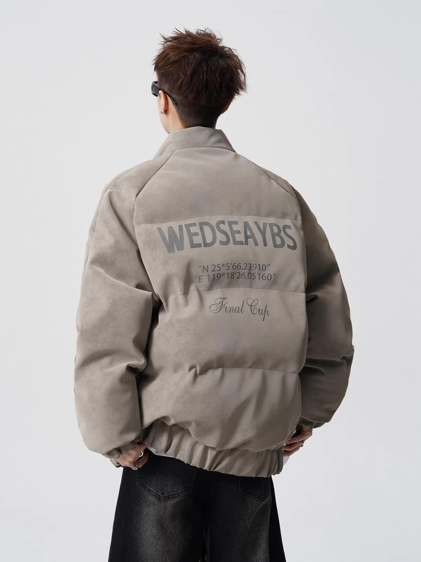 Áo khoác nam chất liệu da lộn in chữ phong cách hip-hop Âu Mỹ, kiểu dáng rộng, dày dặn, thương hiệu thời trang, có sẵn trong kho.