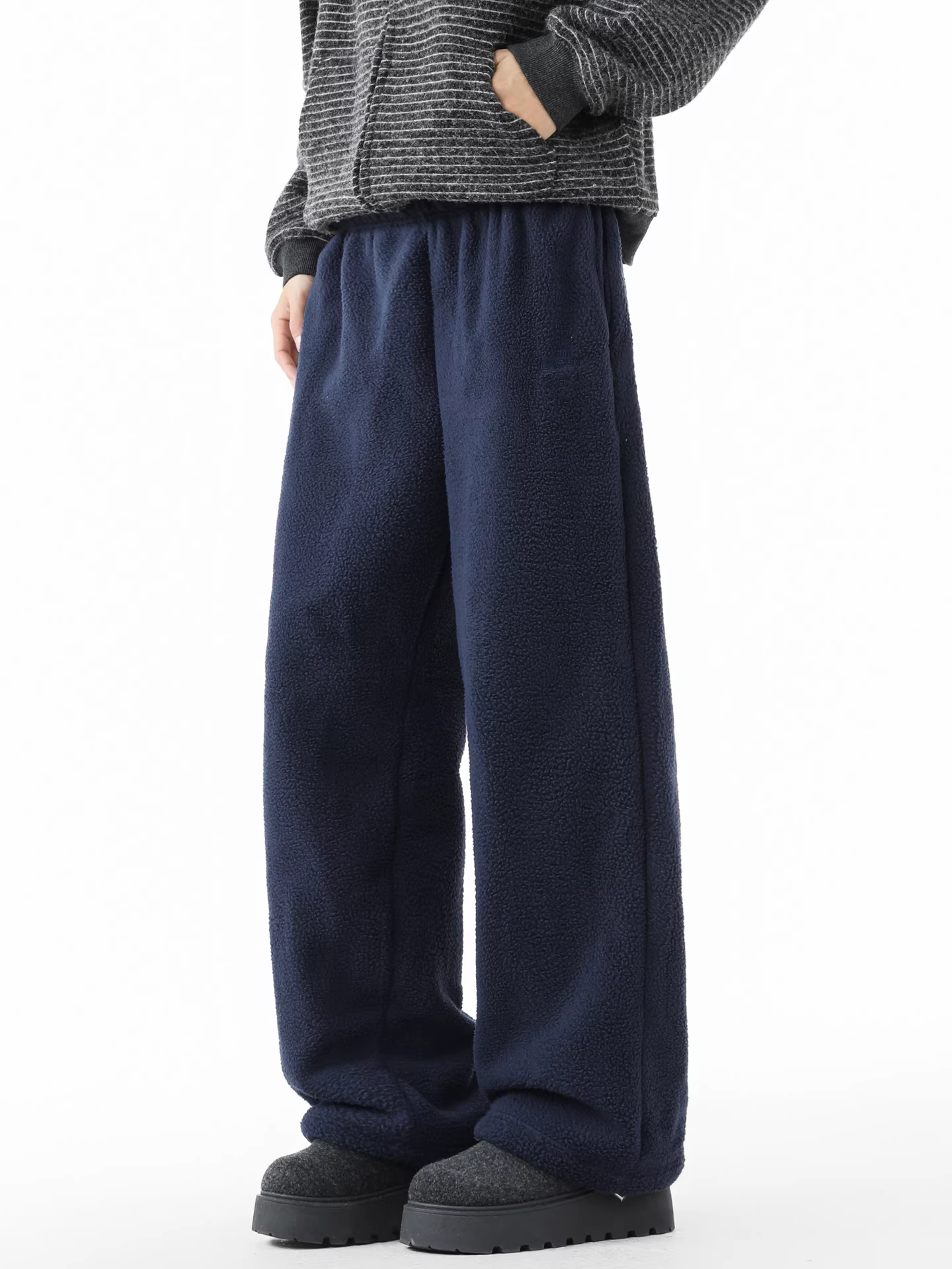 Ngộ Không có sẵn quần âu nam ống đứng chất liệu len cừu dày dặn, kiểu dáng thời trang mùa đông, quần ống rộng đa năng, ấm áp, phong cách cổ điển.