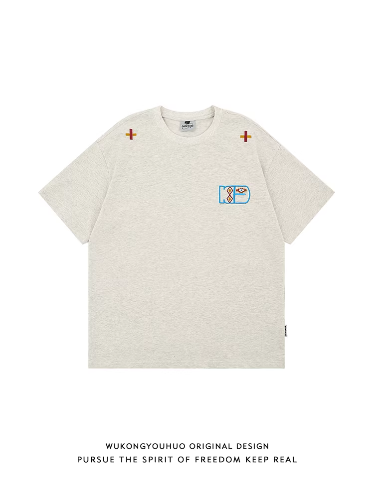 Wukong có sẵn áo thun ngắn tay chất dày, thêu chữ theo phong cách Mỹ thời thượng dành cho nam và nữ, áo thun đa năng phong cách đường phố mùa hè cổ điển.