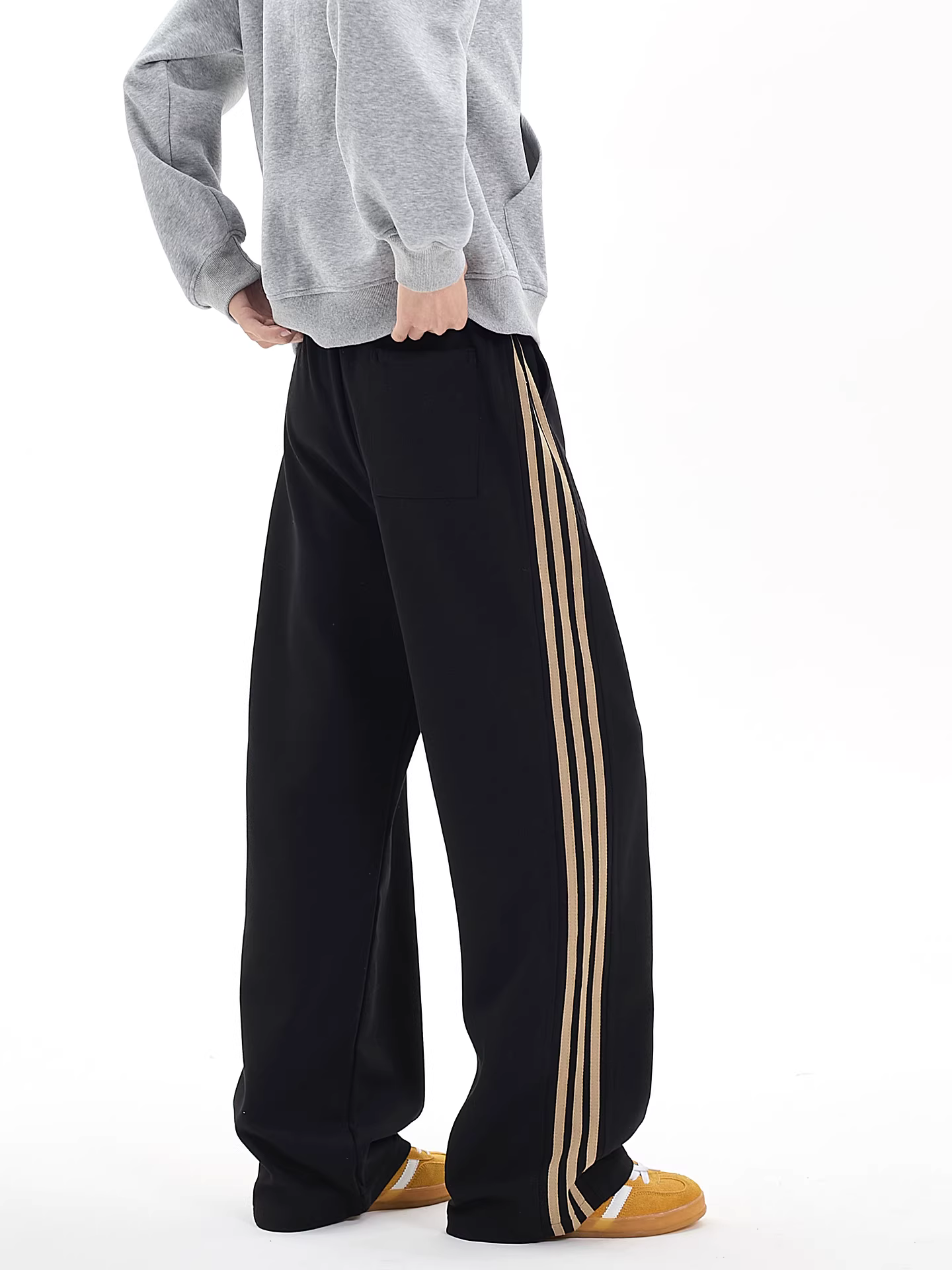 Wukong có sẵn quần thể thao nam kiểu Mỹ sọc thẳng, dáng suông, chất liệu mềm mại, quần dài rộng rãi, đa năng, phong cách thường ngày.