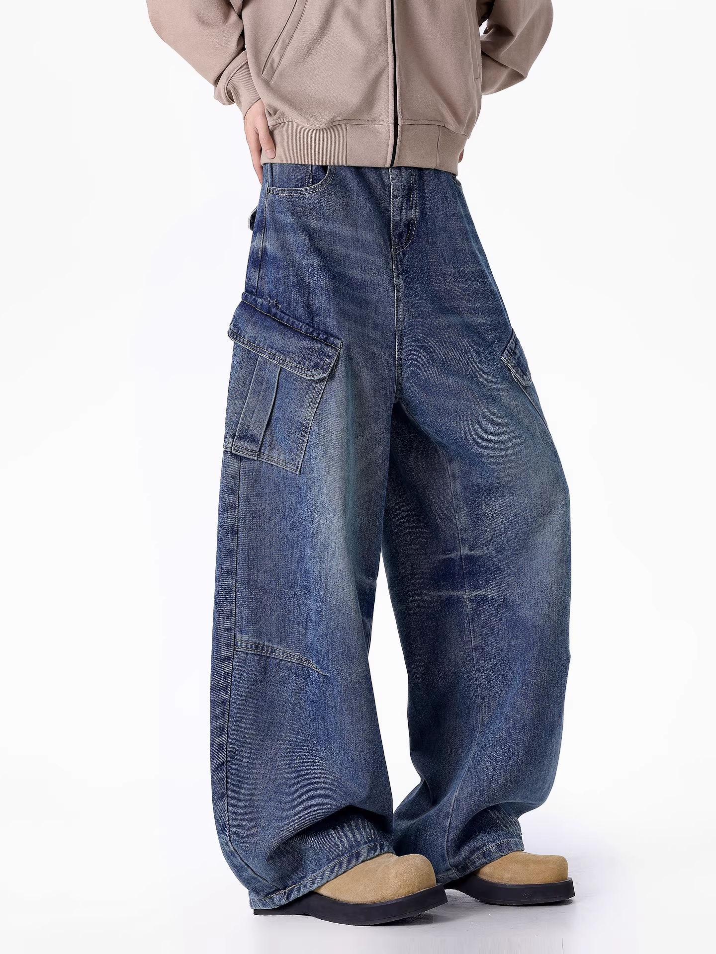 Wukong có sẵn quần jean denim nam kiểu Mỹ cổ điển, túi lớn, chất liệu washed, dáng rộng, thời trang, đa năng, kiểu dáng quần ống rộng.