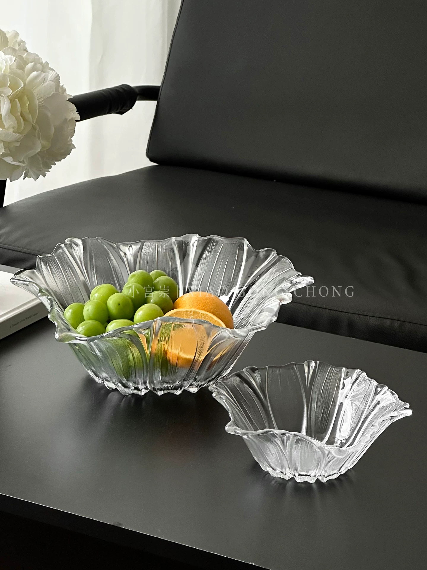 Đĩa đựng trái cây bằng thủy tinh dùng trong nhà ở bàn cà phê trong phòng khách, đĩa đựng trái cây khô cao cấp sang trọng nhẹ nhàng, bát đựng trái cây đẹp và tinh tế, đĩa trưng bày đồ ăn nhẹ.