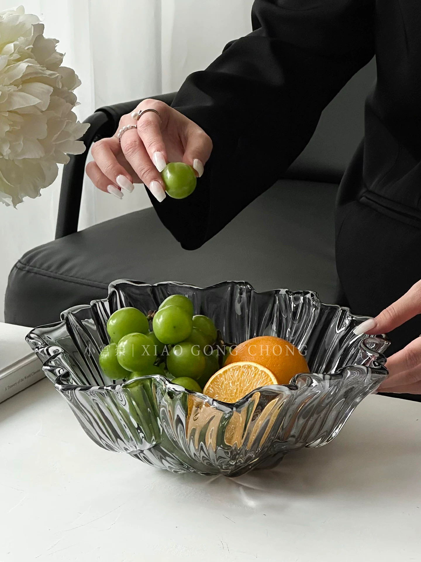 Đĩa trái cây thủy tinh sang trọng nhẹ nhàng để bàn cà phê phòng khách, vẻ ngoài tinh tế và đẹp mắt, thích hợp để trưng bày hoa quả khô, kẹo và đồ ăn nhẹ.