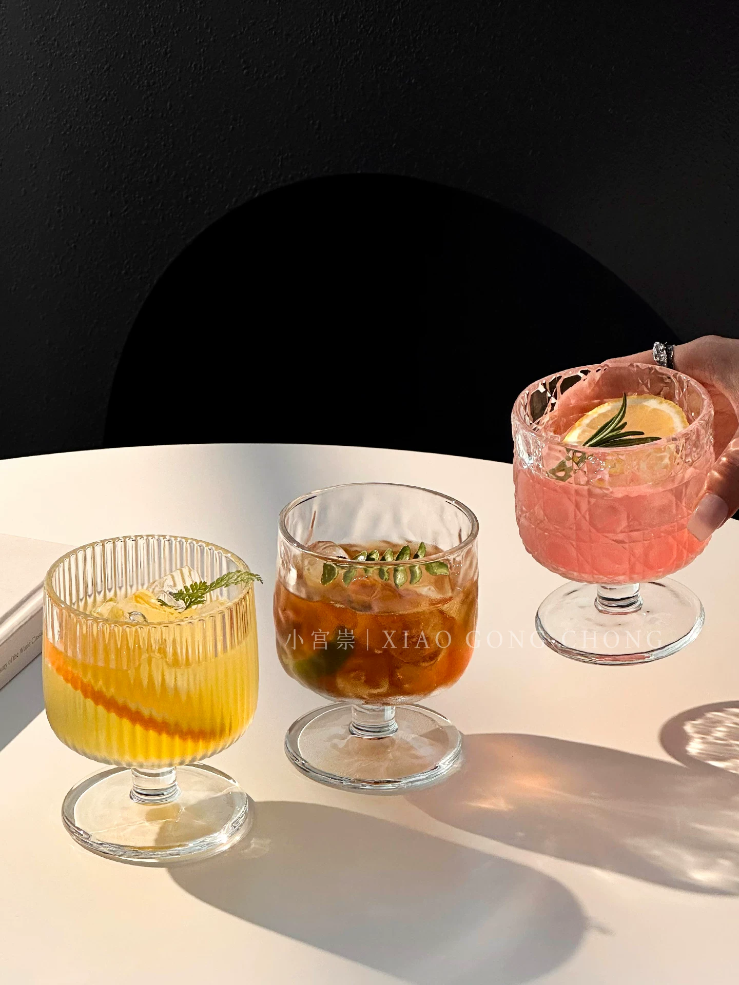Ly thủy tinh cổ điển, xinh xắn như trên Instagram, ly cocktail hơi say đắm, ly nước ép, ly cà phê Americano latte.
