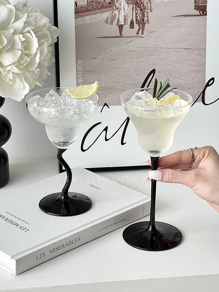 Ly cocktail đen độc đáo với chân ly cong sáng tạo và độc đáo, ly margarita, ly sâm banh, ly rượu vang có ga, ly cao.