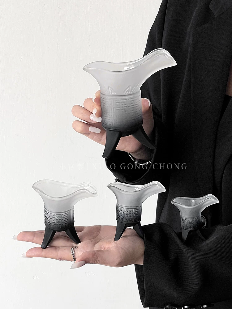 Cốc hoàng đế màu đen chuyển sắc mờ, cốc phong cách cổ xưa sáng tạo, cốc trà sữa cổ điển gia dụng phong cách Tần Thủy Hoàng, cốc ba chân cổ xưa.